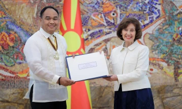 President Siljanovska Davkova receives credentials of new Ambassador of Philippines