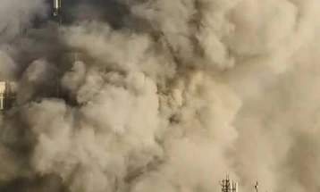 Најмалку 14 повредени во пожар во телекомуникациска зграда во центарот на Каиро