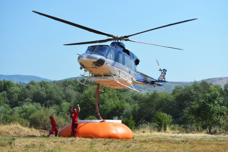 Pishinat e Kryqit të Kuq u vunë në dispozicion për ndërhyrje me helikopterë