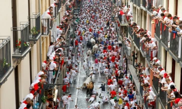 Еден прободен, седум полесно повредени во трките со бикови во Памплона