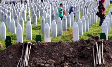 Mbi 6.600 pjesmarrës u nisën drejt Potoçarit në Marshin e paqes me rastin e gjenocidit në Srebrenicë