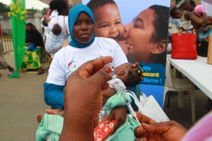 Одобрен првиот лек против маларија за бебиња, пристигнува во Африка