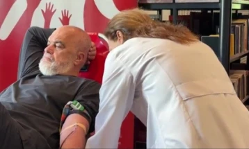 Рама и владиниот кабинет даруваа крв како конкретен израз на човечка солидарност