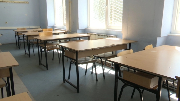 Директор на основно училиште во Липково склучил договор за вработување без јавен оглас и без да добие одобрение од МФ