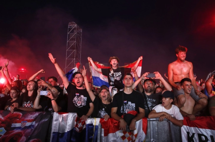 ЕК за концертот на Томпсон: Го осудуваме секој израз на фашизам, членките на ЕУ да го казнат говорот на омраза