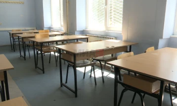 Drejtori i një shkolle fillore në Likovë ka lidhur marrëveshje për punësim pa shpallur konkurs publik dhe pa miratimin e Ministrisë së Financave