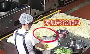 Në një kopsht kinez janë helmuar 233 fëmijë me ushqim, janë arrestuar tetë persona