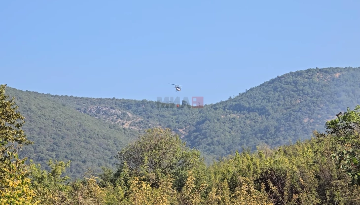 Një helikopter është përfshirë në shuarjen e zjarrit në Dojran, ndërsa një er traktor ajror do të përfshihet në zjarrin mbi fabrikën Samokovë