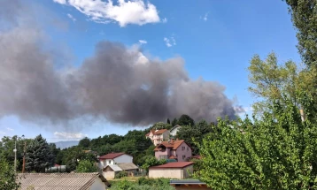 Приведен сопственикот на отпадот во Визбегово, пожарот се гасне од земја и од воздух