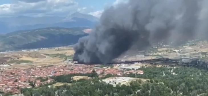 Хеликоптерот на МВР повлечен од Визбегово поради густиот чад