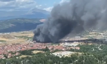 Хеликоптерот на МВР повлечен од Визбегово поради густиот чад