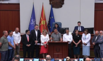 U hoq pika me interpelancën për kryetarin e Gjykatës kushtetuese, Fronti evropian kërcënoi se do ta bllokojë foltoren e Kuvendit