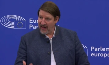 Including Macedonian language and identity in draft-report wasn’t a mistake, says rapporteur Waitz