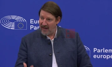 Vajc: Propozimet për të përfshirë gjuhën dhe identitetin maqedonas në Raport nuk ishin gabim