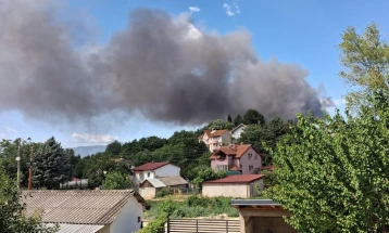 Zjarr afër kazermës në Gjorçe Petrov, shtëpi të djegura në orman dhe Vollkovë, janë angazhuar pjesëtarë të Armatës dhe kanaderë grekë