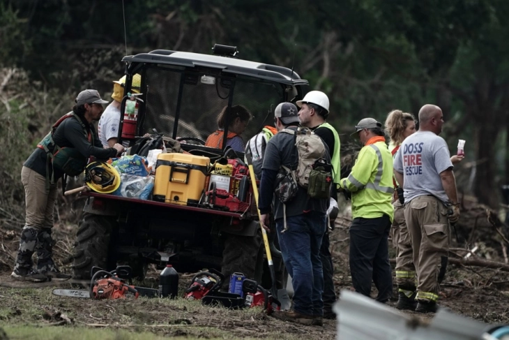 Најмалку 120 загинати во поплавите во Тексас