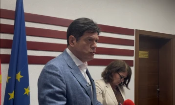 Рокас: Идентитетот и јазикот не се дел од преговарачката рамка, нивната најдобра одбрана е членството во ЕУ