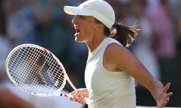 Швјонтек на убедлив начин до финалето во Вимблдон