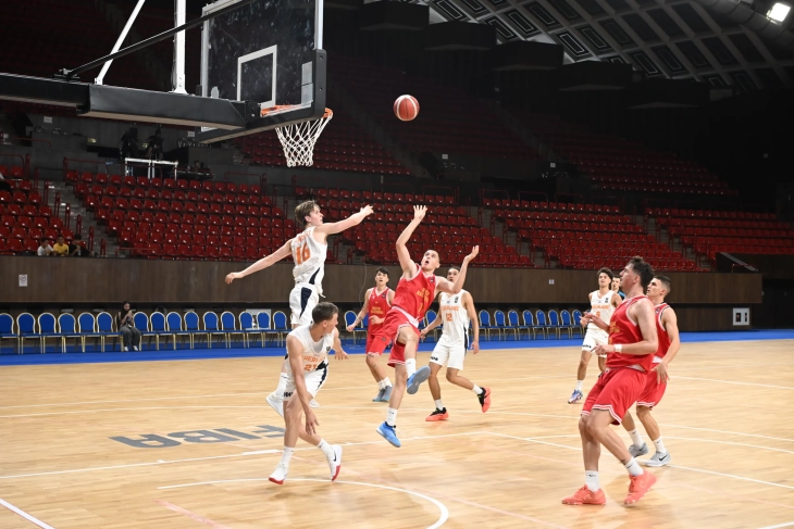 Македонските кошаркарски јуниори поразен на стартот од ЕП