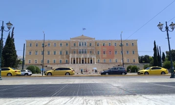 Грчкиот парламент го изгласа амандманот со построги мерки за мигрантите