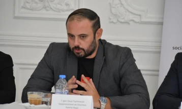 ​Ѓорѓиевски: Инвестираме во едносменска настава и подобри услови за учениците во ООУ „Кирил Пејчиновиќ“ 