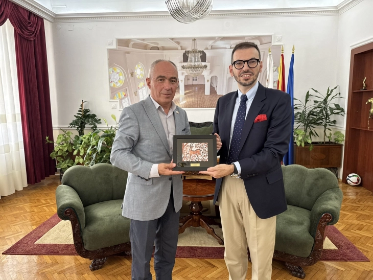 Италијанскиот амбасадор Палминтери во посета на Општина Битола