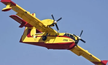 Greqia dërgoi dy kanaderë për shuarje të zjarrit afër Dojranit