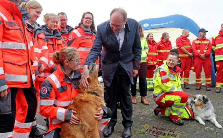 Берлин сака да ја зајакне цивилната одбрана, ги повикува Германците да се подготват за криза