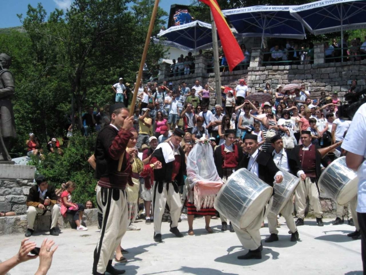 Сиљановска-Давкова ќе присуствува на манифестацијата „Галичка свадба 2025“