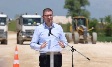 Обраќање на премиерот Мицкоски на пуштањето во употреба на дел од автопатот Кичево - Охрид (во живо)