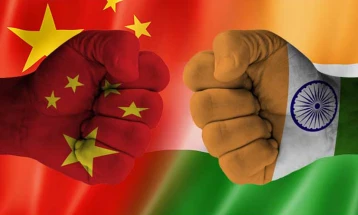 Кинеска амбасада во Њу Делхи: Прашањето за наследникот на Далај Лама е трн во око во односите меѓу Кина и Индија