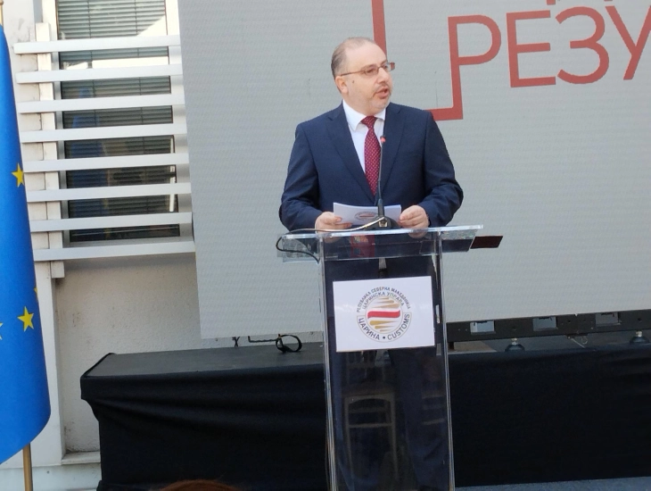 Nikollovski: Të ardhurat nga doganat u rritën për 15.2 përqind, akciza për 7.1 përqind dhe taksa e automjeteve për 17 përqind