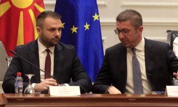 Sot takim i kryeministrit Mickoski dhe ministrit Durmishi, tema - masat për kufizim të marzheve, çmimet dhe KES-i