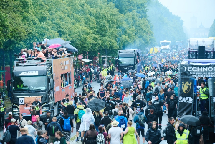 Berlin techno parade draws 200,000 ravers, 13 in critical condition
