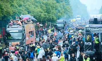 Berlin techno parade draws 200,000 ravers, 13 in critical condition