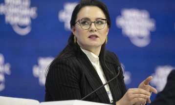 Зеленски ќе го замени премиерот Шмихал со видепремиерката Свириденко, најавуваат украинските медиуми