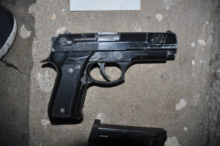 Албански државјанин задржан во полиција во Тетово поради поседување пиштол без дозвола