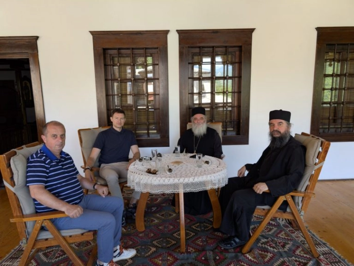 Албанскиот амбасадор Меидани во посета на Бигорски манастир