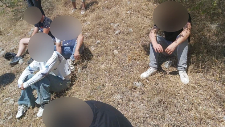 Police thwart migrant smuggling ring, detain six