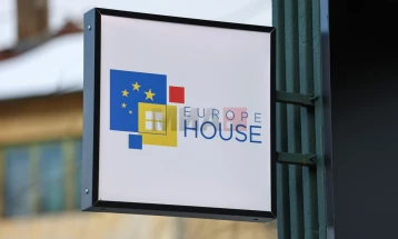 Скопје домаќин на изложбата „Три, четири, сега! Европа е наша!“ 