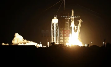 Астронаути од Индија, Полска, Унгарија и САД се враќаат на Земјата