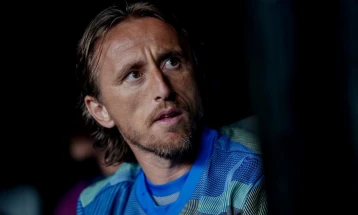 Modrić completes Milan switch