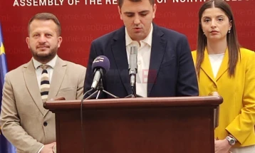 Deputetët e shumicës dorëzuar Propozim-ligj për dhënien e vauçerëve me vlerë për studentët