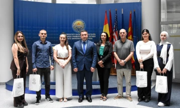 Rektori i UT-së mirëpriti studentët fitues të Çmimit të parë për shkresat më të mira – “Best memorial award”