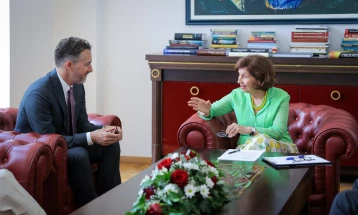 Takim i Siljanovska-Davkovës me përfaqësues të organizatës joqeveritare amerikane 