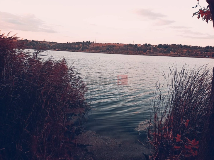 Квалитетот на водата на „Езеро Младост“ полош од лани, итно да реализираат одамна донесени мерки за спас на езерото