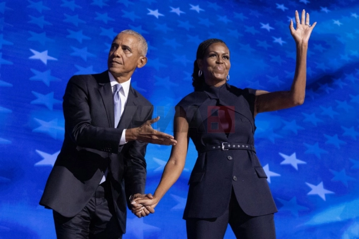 Мишел и Барак Обама се пошегуваа со гласините дека се пред развод