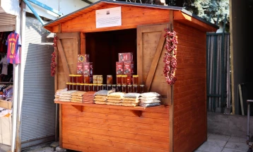 Еколошки тезги поставени на пазарот во Тетово, со проект на невладина организација