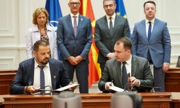 Qeveria dhe Telekomi i Maqedonisë nënshkruan Memorandum për mirëkuptim - deri në vitin 2028 Telekomi do të investojë 40 milion euro në infrastrukturë dhe transformim digjital