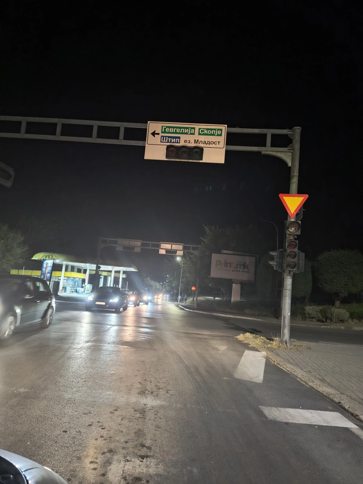 Старите дотраени семафори во Велес кои еден месец  не работат треба да се заменат со нови